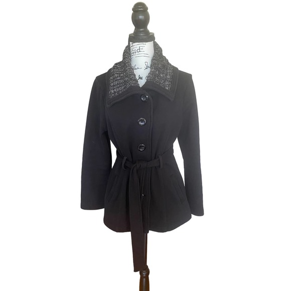 Signature Studio Jackets & Blazers - Women’s Contemporary Style Signature Studio Size Medium Black Jacket with belt